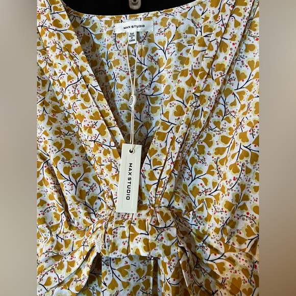 NWT Max Studio MUST HAVE! Fitted to accentuate curves, and very flattering. - Picture 8 of 9